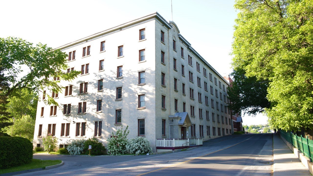 Normand DeLessard présente la démolition de la résidence Bon-Pasteur à Saint-Georges