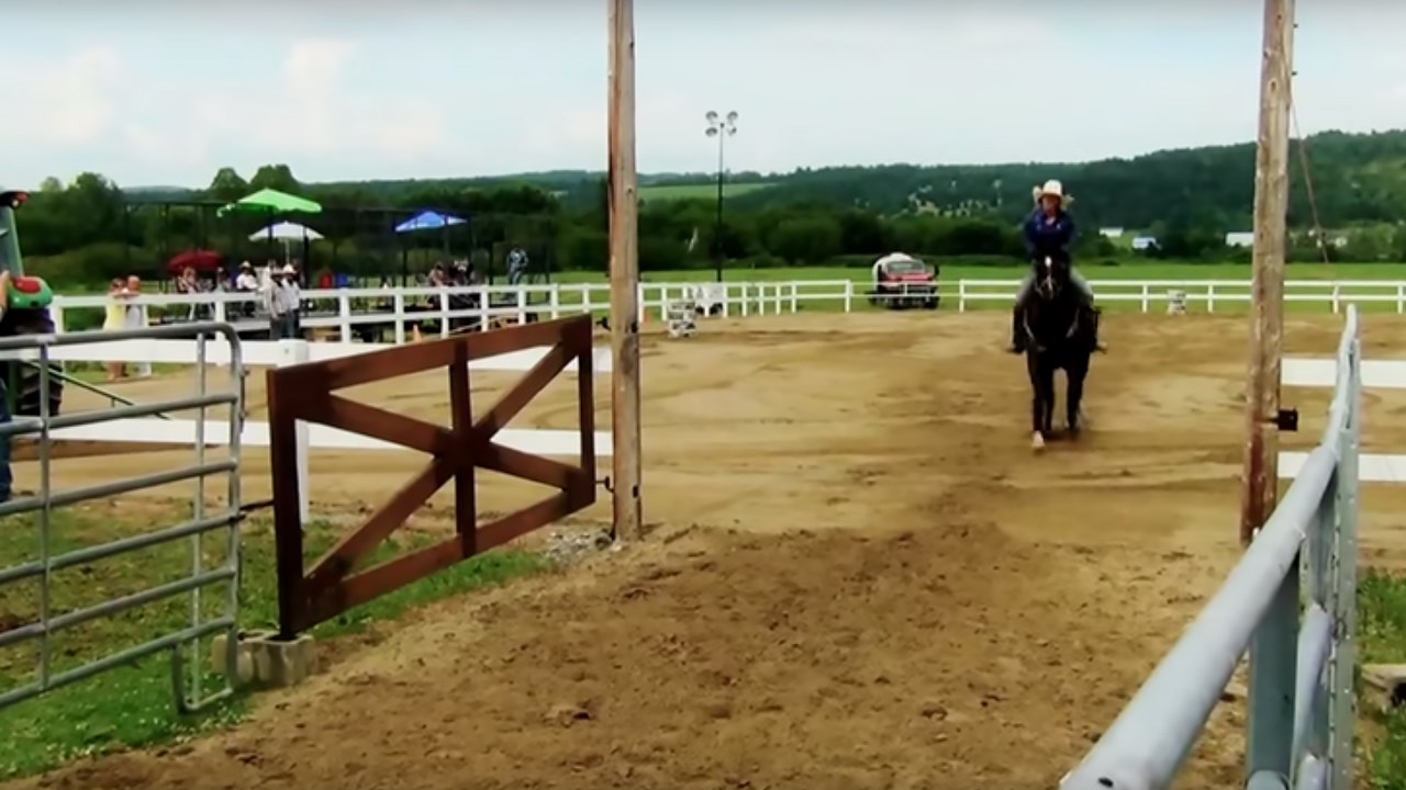 Normand DeLessard présente le gymkhana de l’écurie Annie Doyon à Notre-Dame-des-Pins