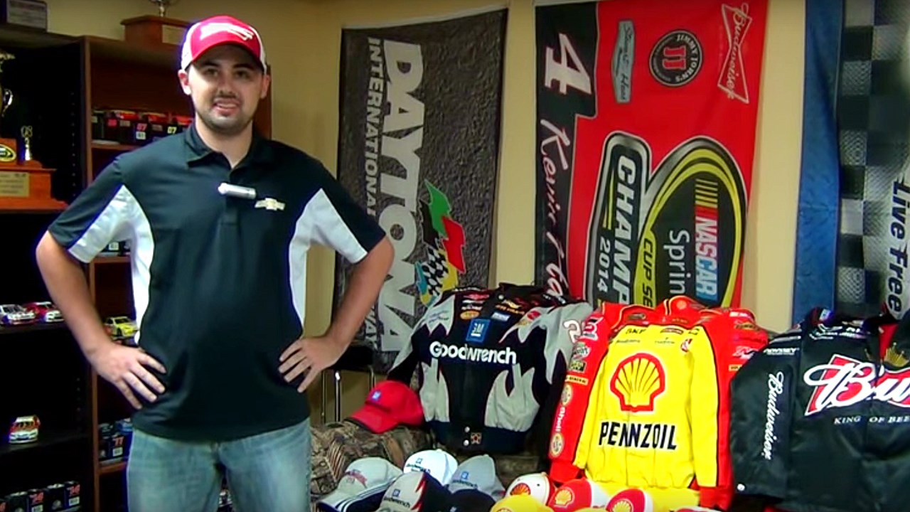 Normand DeLessard présente le collectionneur de petites voitures de Nascar Max Giguère