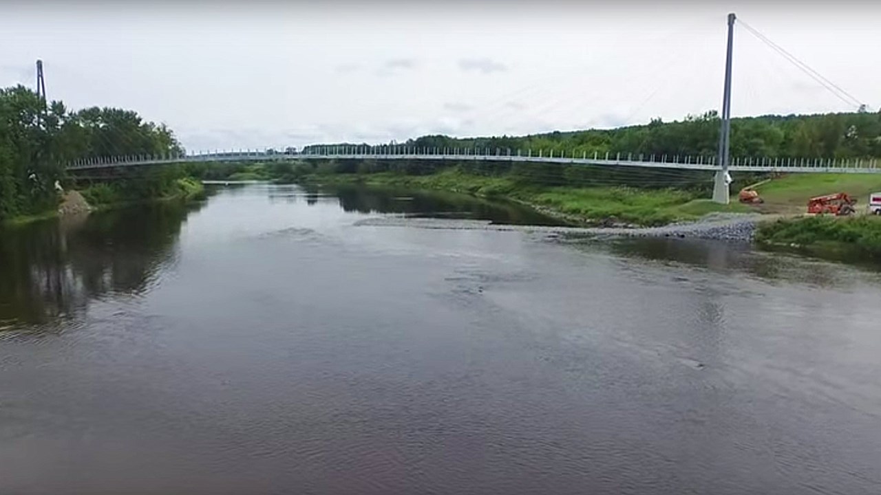 VIDÉO | Images aériennes du pont suspendu à Sainte-Marie