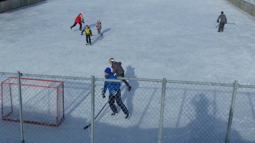 Quelques patinoires extérieures de Saint-Georges sont accessibles