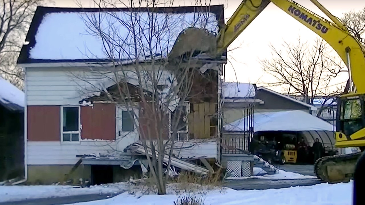 Démolition des maisons près du pont de la Famine à Saint-Georges