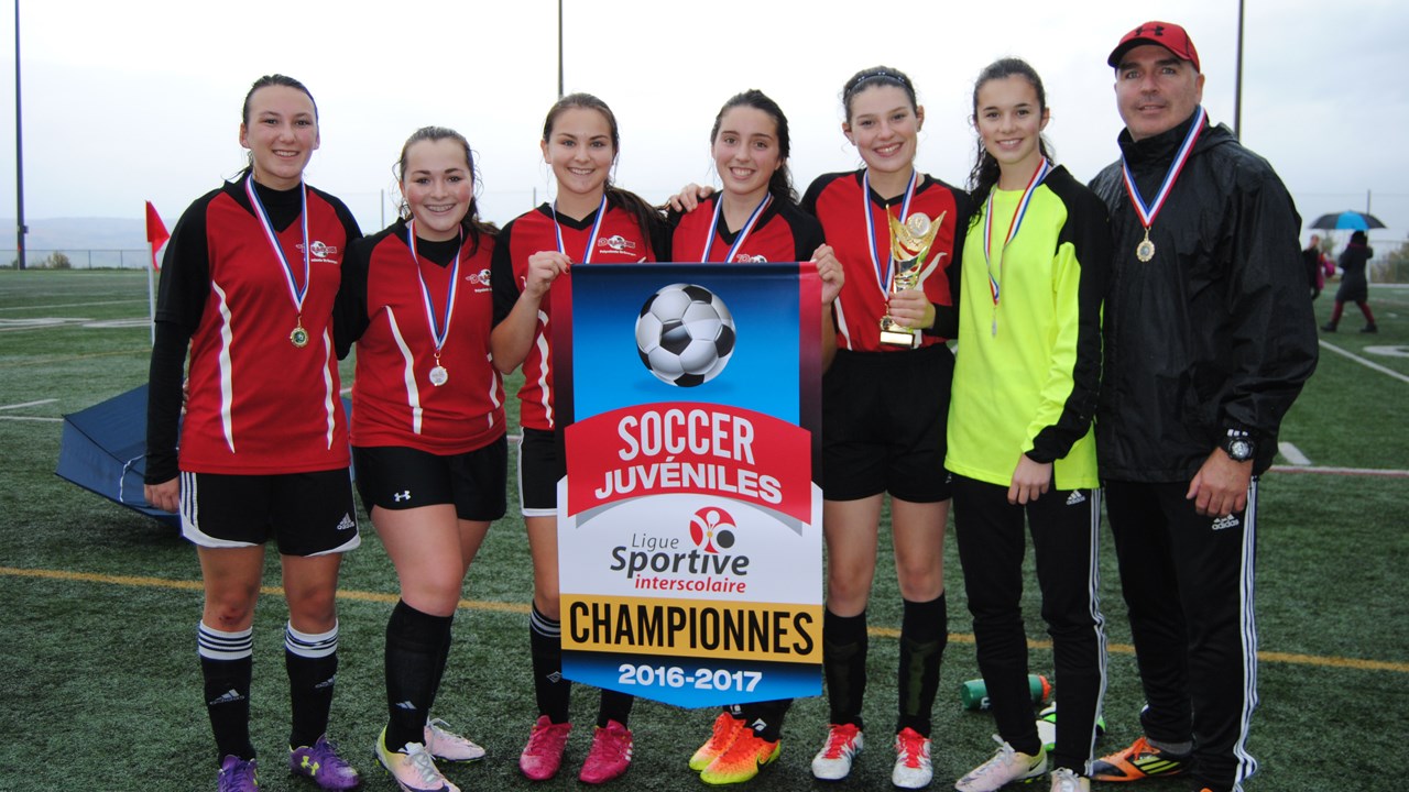 Les écoles de la CSBE s'illustrent lors du dernier tournoi de soccer de la saison