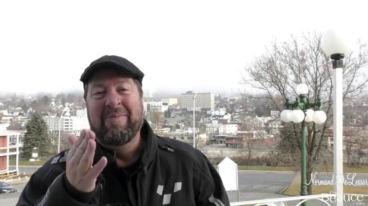 Normand DeLessard présente un effet visuel miniature sur la Ville de Saint-Georges