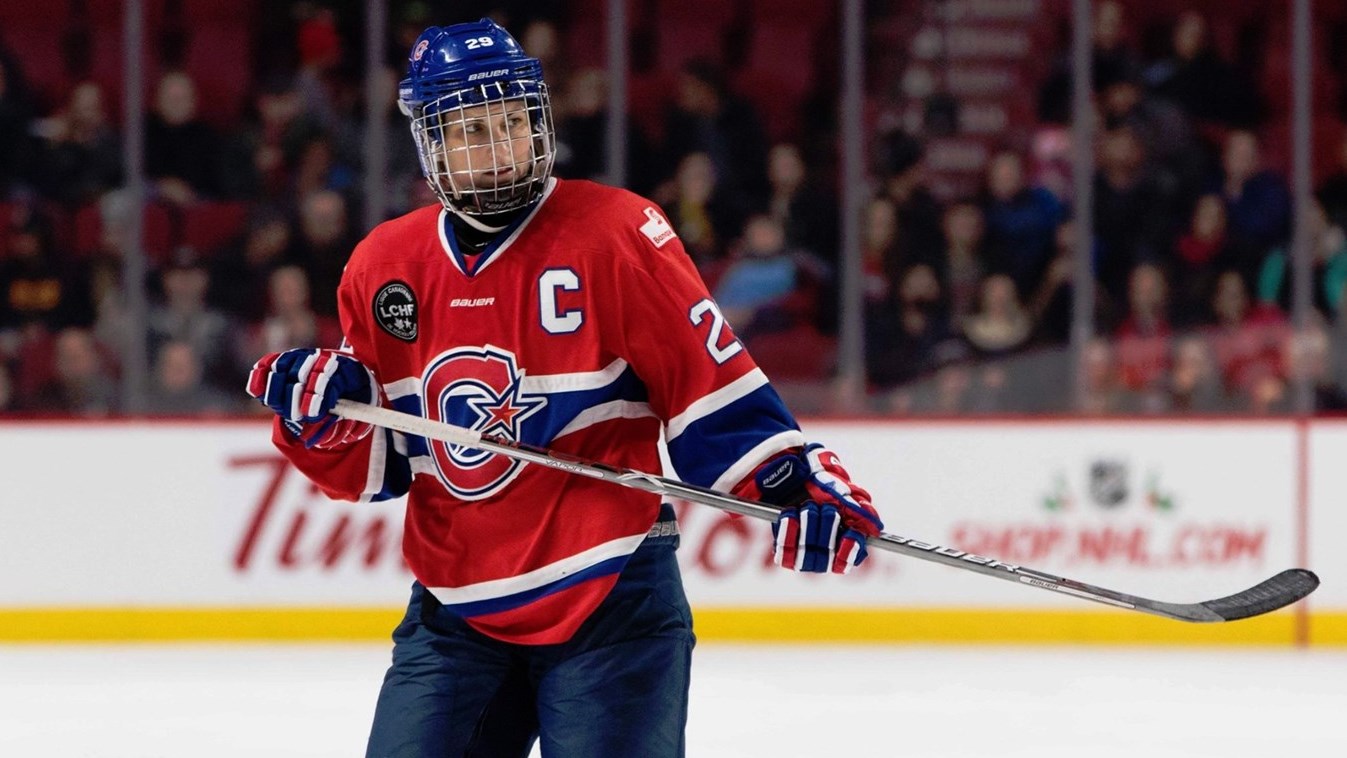 Marie-Philip Poulin écrit l'histoire avec les Canadiennes en marquant le filet vainqueur face à Calgary dans un duel disputé au Centre Bell