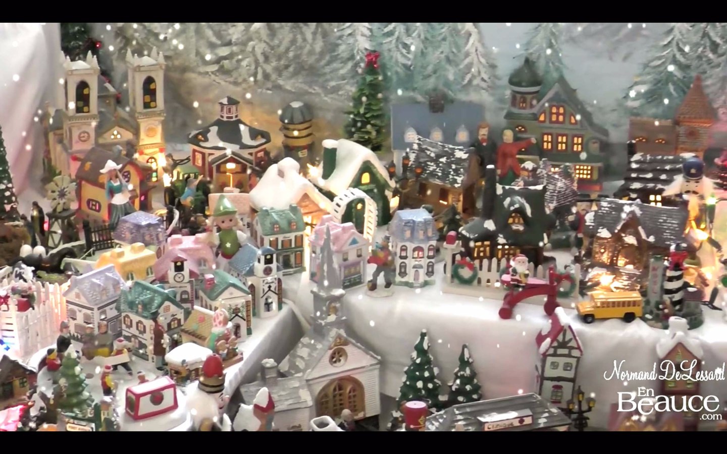 Normand DeLessard présente Liliane Nolin et son village de Noël