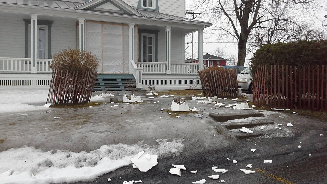 Normand DeLessard présente des méfaits commis à l'extérieur du presbytère de Saint-Georges
