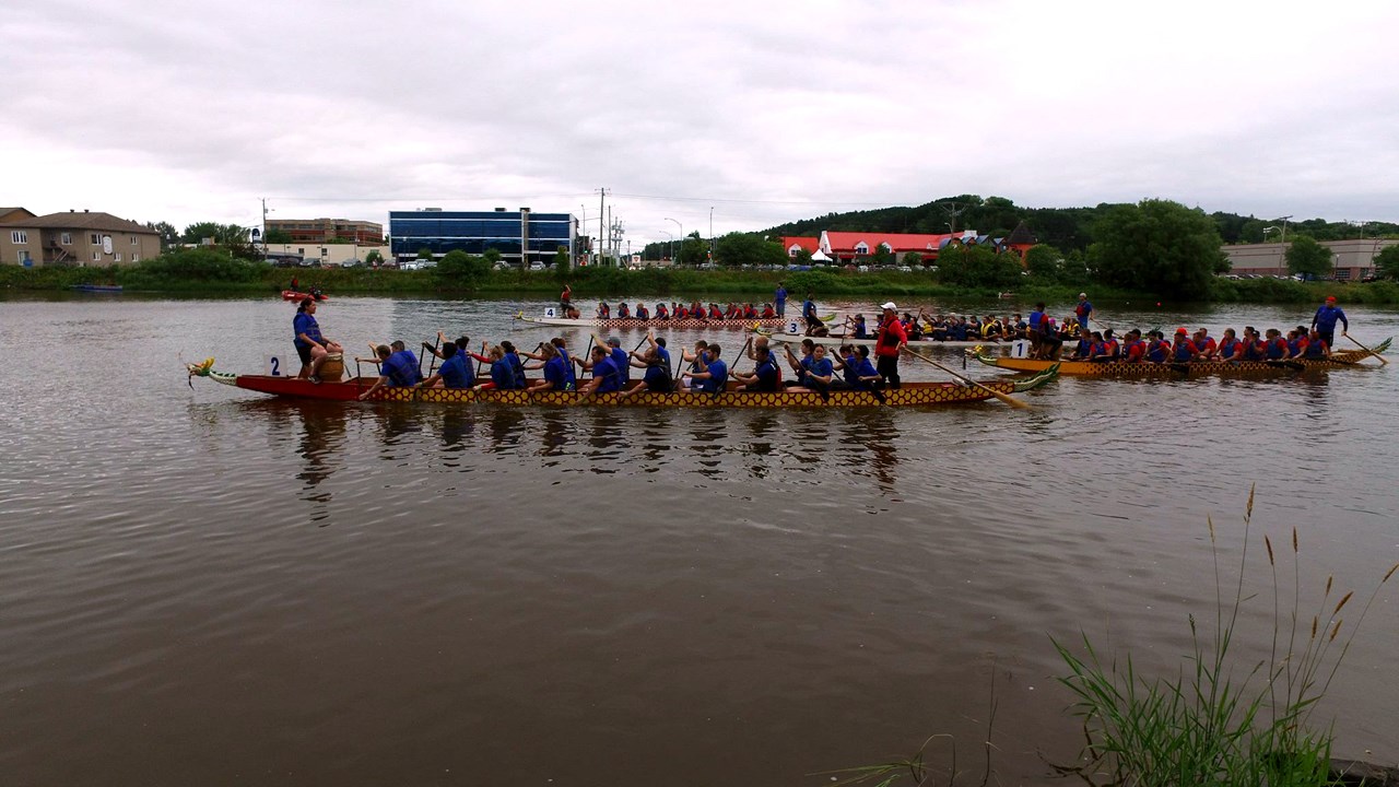 Normand DeLessard présente la course des bateaux-dragons de Saint-Georges