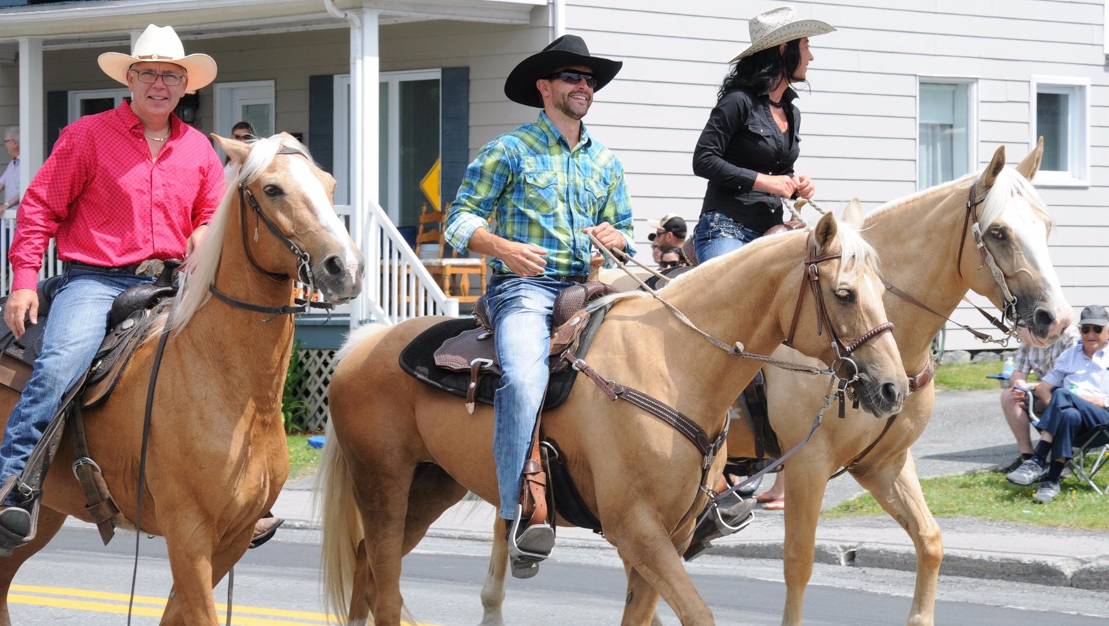 Images de la Grande parade de la 38e édition des Festivités western de Saint-Victor