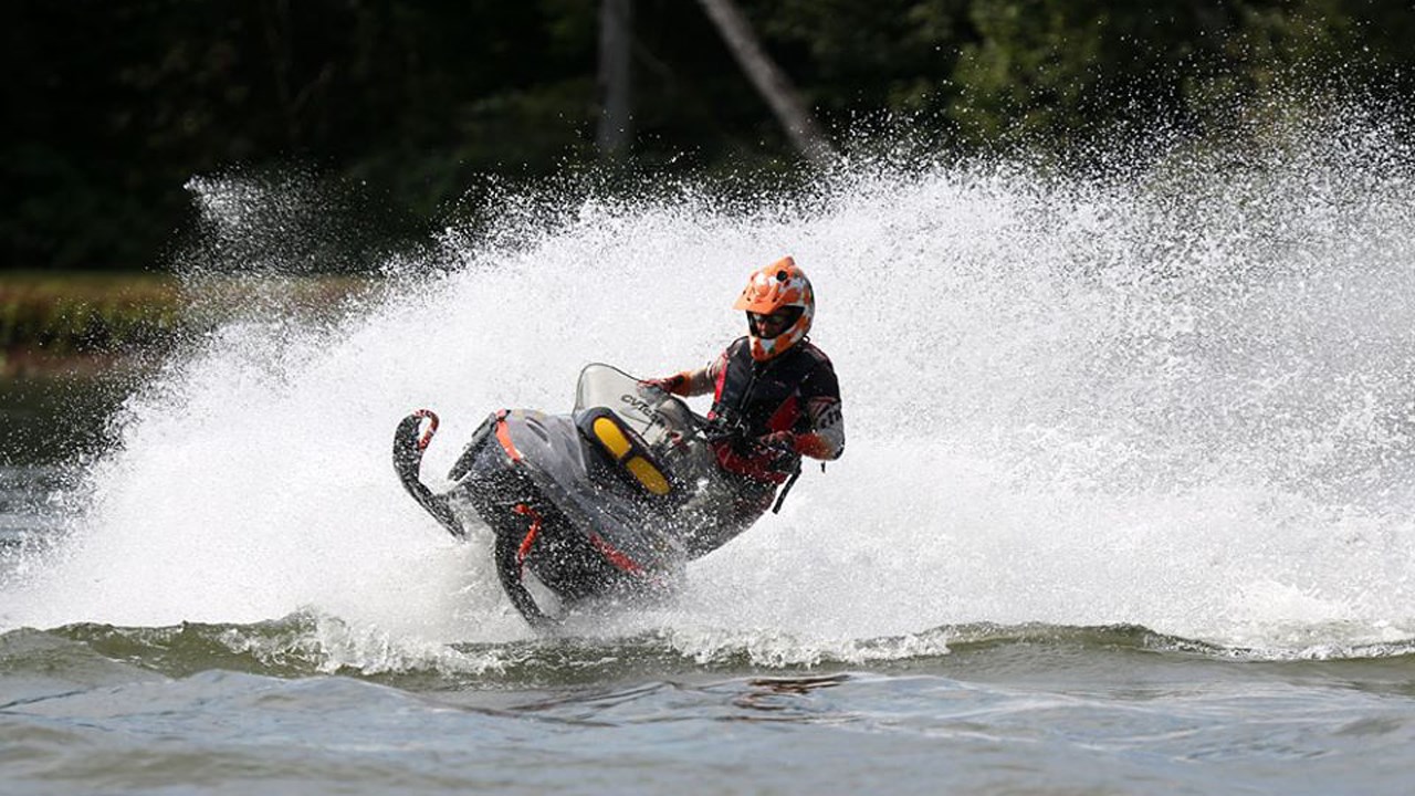 Troisième étape du Championnat provincial de la motoneige sur l’eau à Frampton le 10 septembre