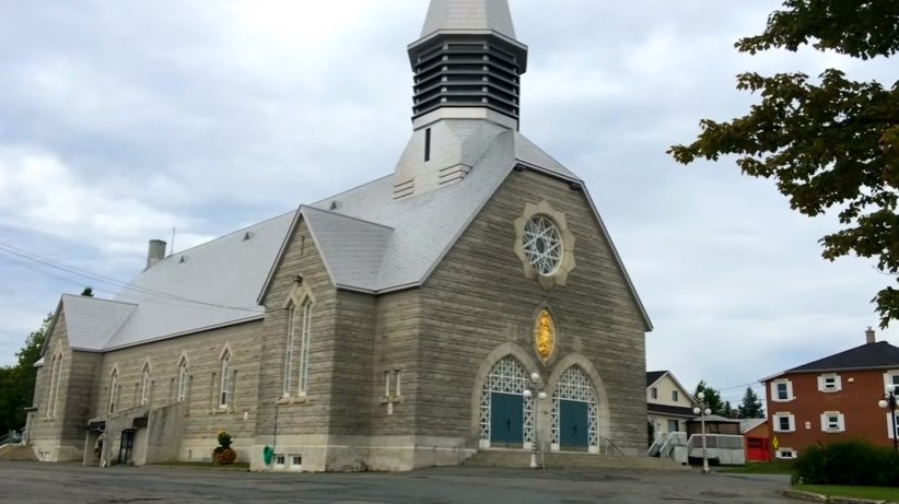 Normand DeLessard présente une visite de l'église de La Guadeloupe