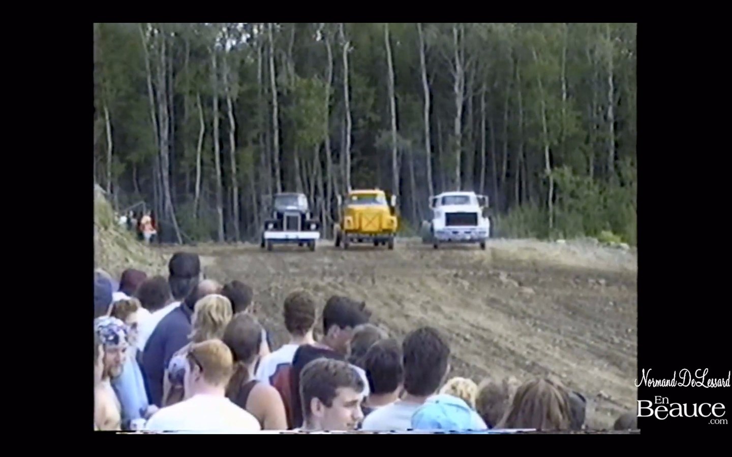 Normand DeLessard présente une course de camions ayant eu lieu à Beauceville en 1994