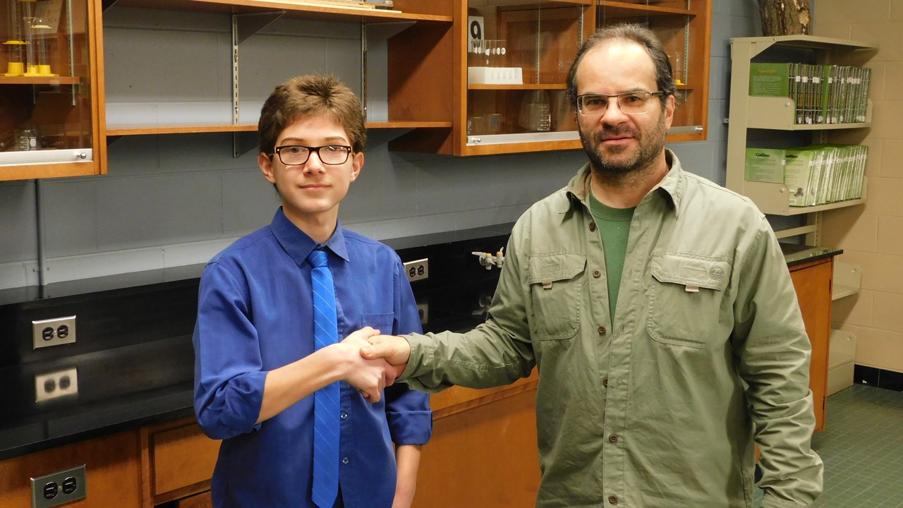 Un élève de Saint-Prosper se démarque à la Compétition nationale de croissance de cristaux
