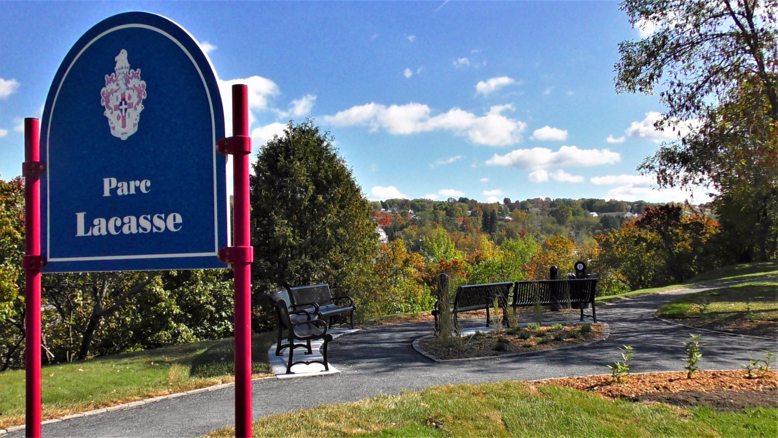 Normand DeLessard présente les rénovations du parc Lacasse à St-Georges 