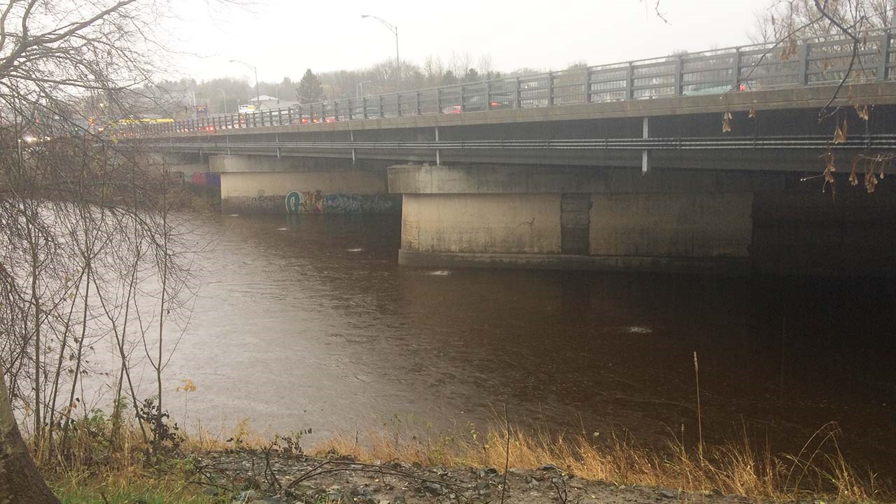 Normand DeLessard présente la rivière Famine