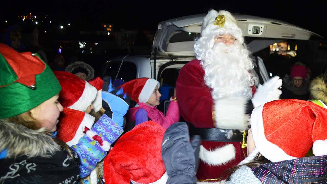 Le père Noël a fait des heureux à Beauceville hier soir