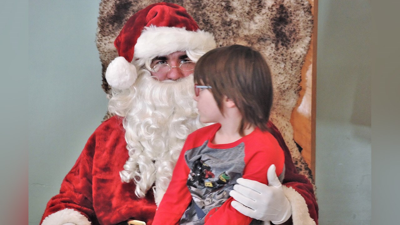 Le père Noël et la mère Noël à la rencontre des enfants à Beauceville