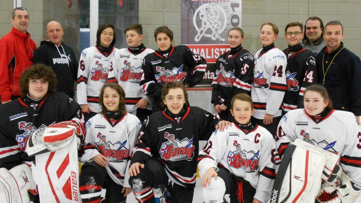 Le Garaga Bantam B2 remporte la bannière de finaliste à Coaticook