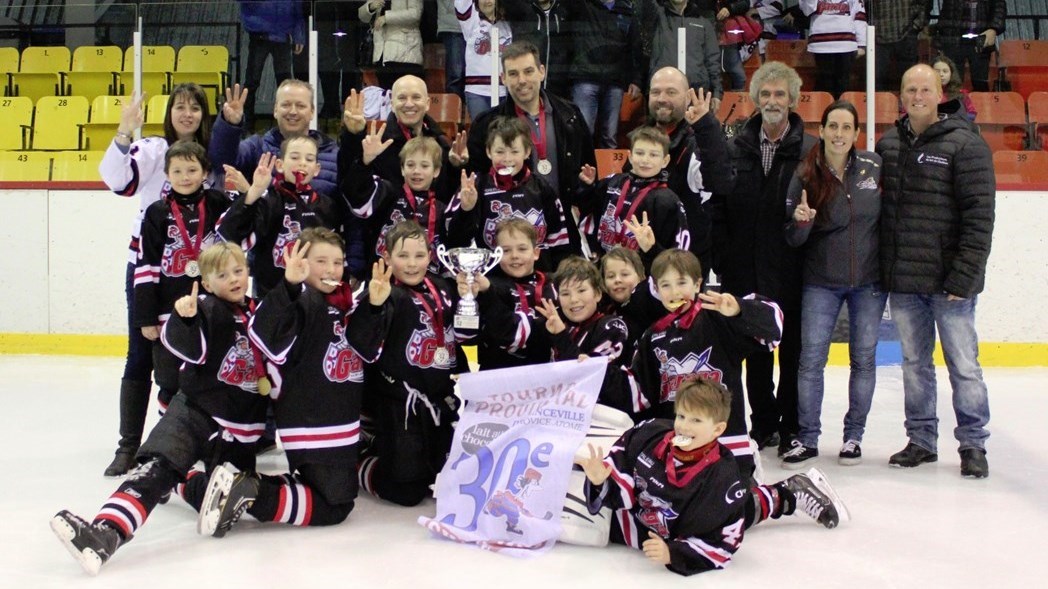 Hockey : Le Garaga Atome B1 ramène le trophée du tournoi de Princeville