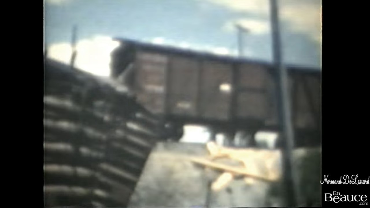 Normand DeLessard présente le déraillement d'un train à La Guadeloupe dans les années 1950