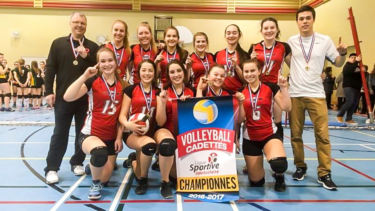 L’équipe cadet féminin de la Polyvalente Saint-Georges remporte le tournoi de volleyball de la CSBE