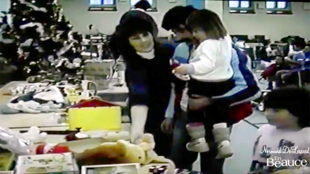 Normand DeLessard présente le Noël des pompiers organisé à Saint-Georges en 1989