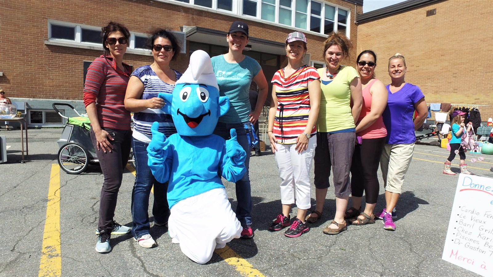Normand DeLessard présente le bazar de l'école Monseigneur-Fortier à Saint-Georges