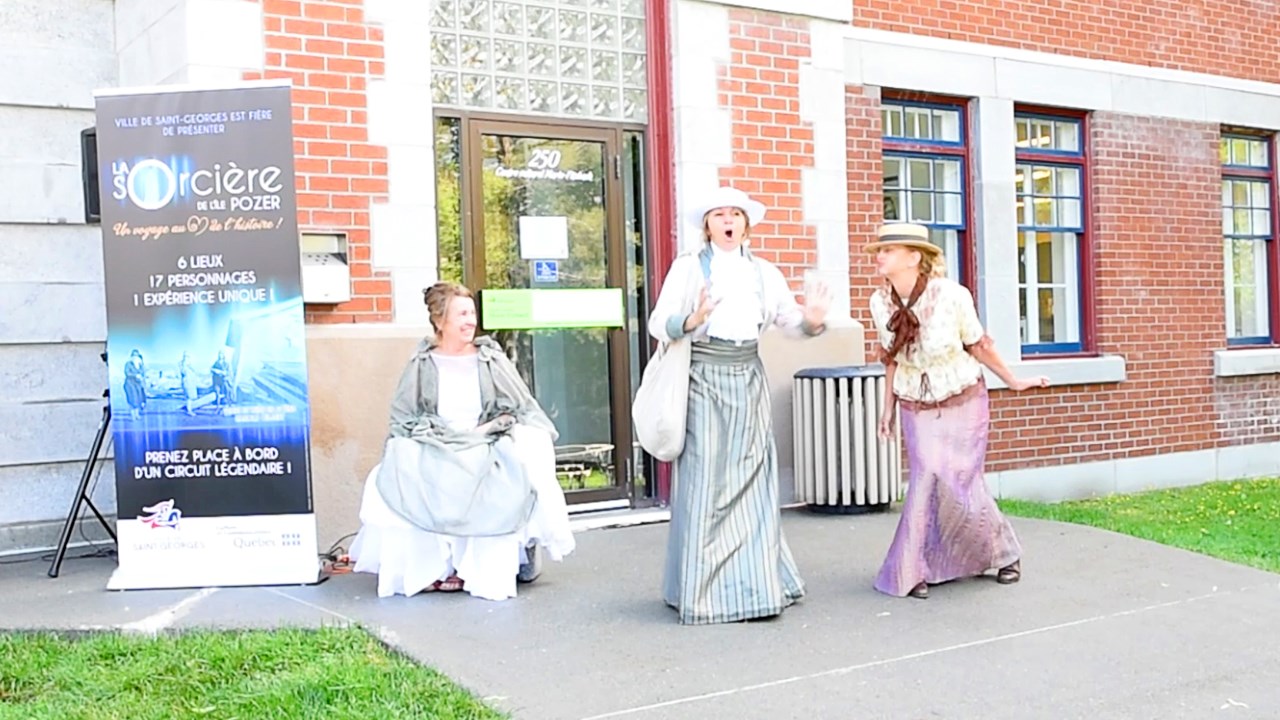 Trois comédiennes interprètent en primeur un extrait de « La Sorcière de l’île Pozer »