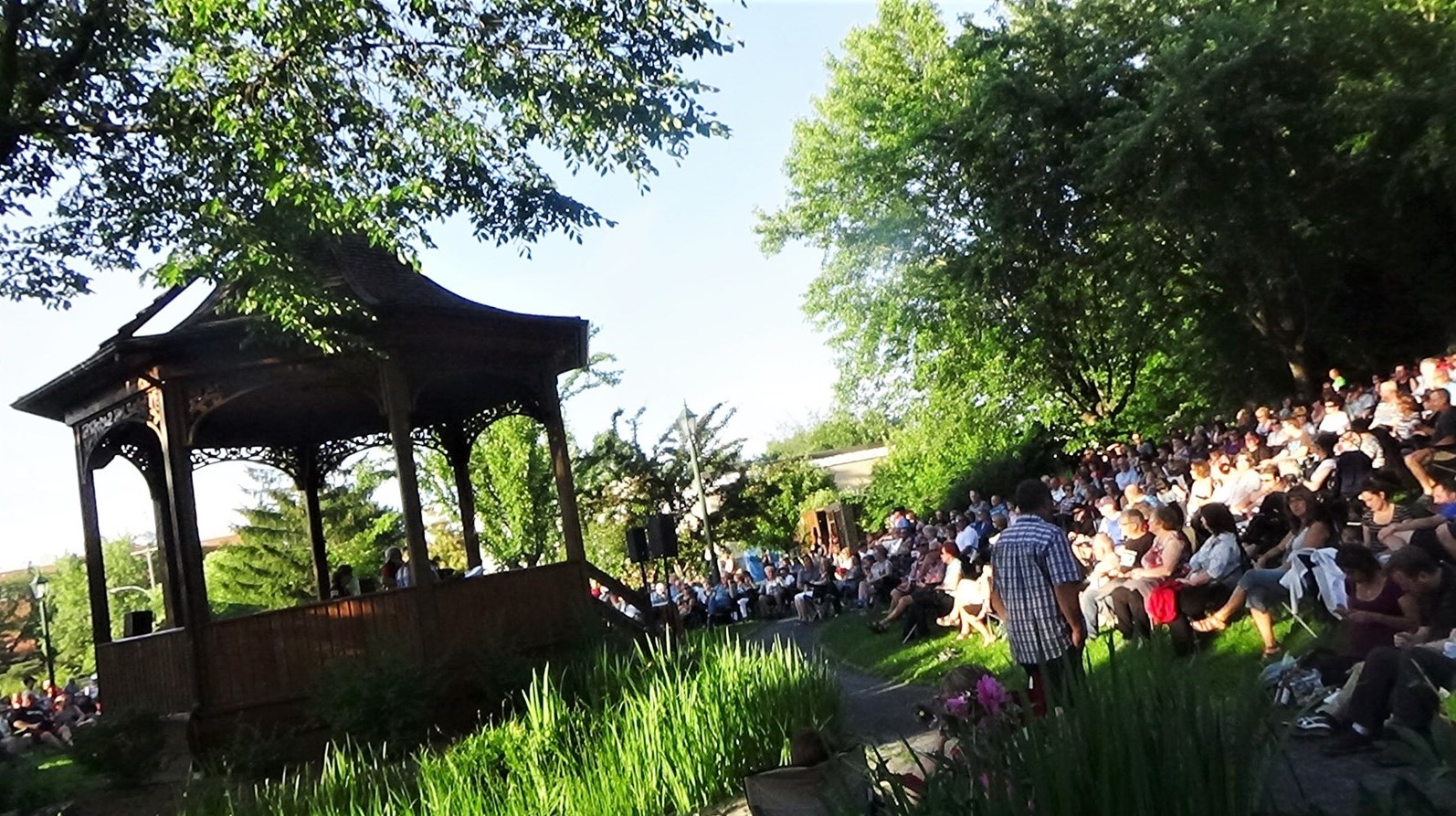 Notre vidéaste junior Pascal Goyette présente le spectacle du groupe La belle Gang à Saint-Georges