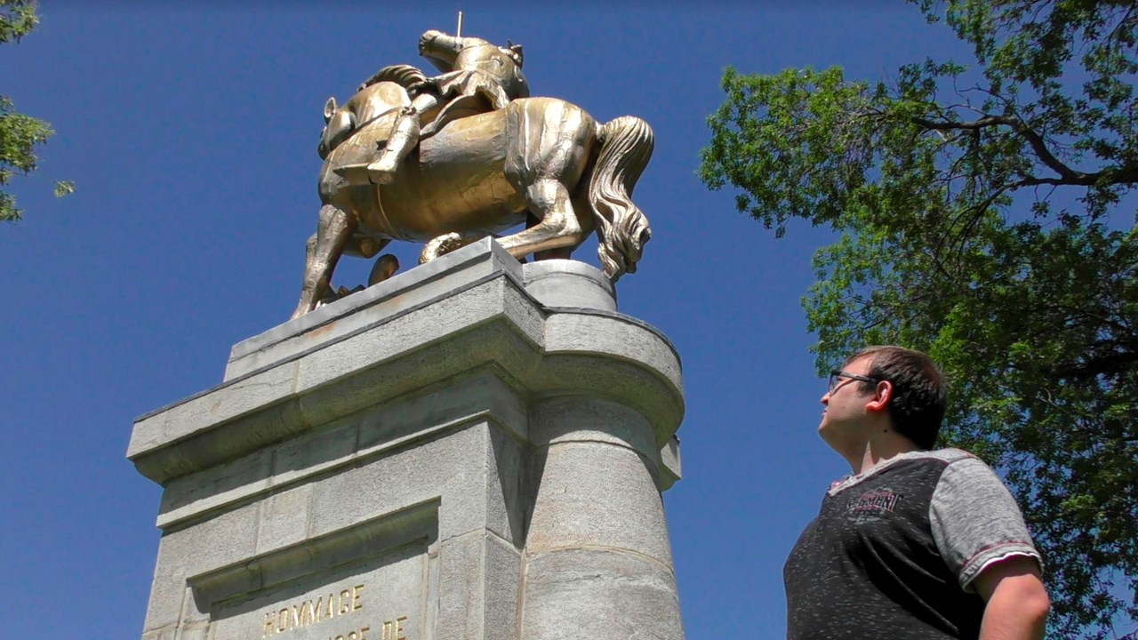 Normand DeLessard présente l'histoire du chevalier St-Georges, patron de la ville