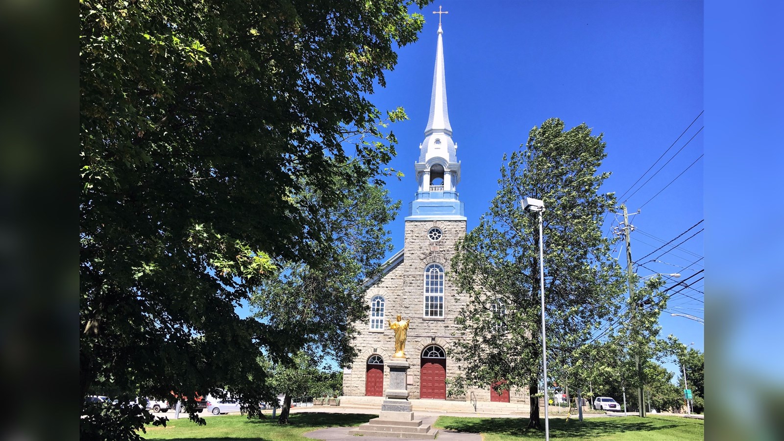 Une centaine d'arbres plantés à Saint-Éphrem pour le 150e du Canada