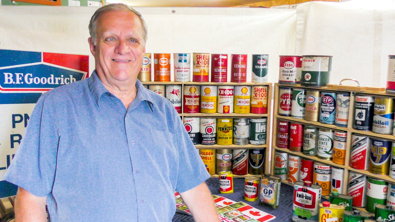 Normand DeLessard présente la grande collection de pintes d'huile d'Alain Gilbert