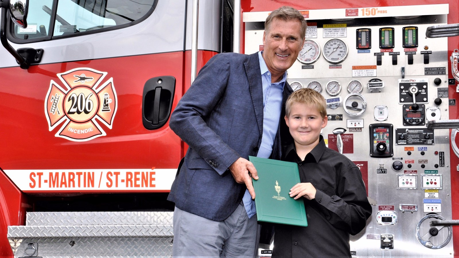 Maxime Bernier honore un enfant de Saint-Martin pour sa bravoure