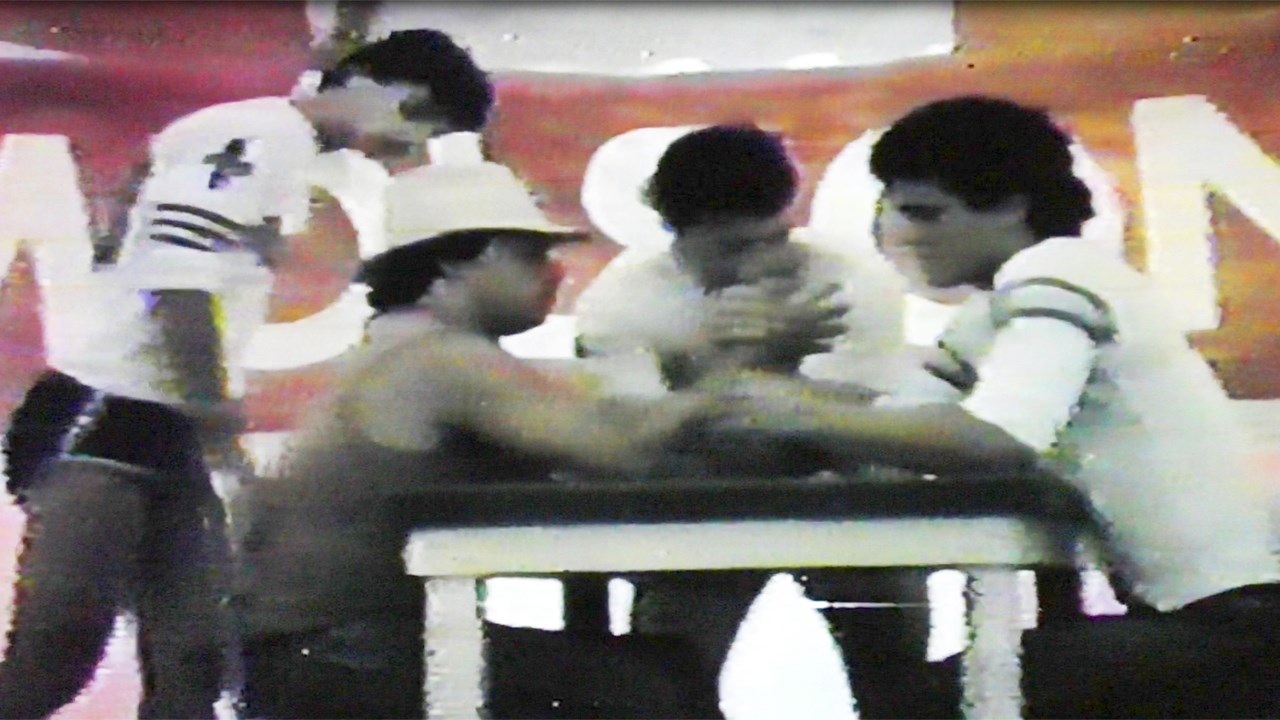 Normand DeLessard présente une compétition de tir au poignet à Beauceville en 1983