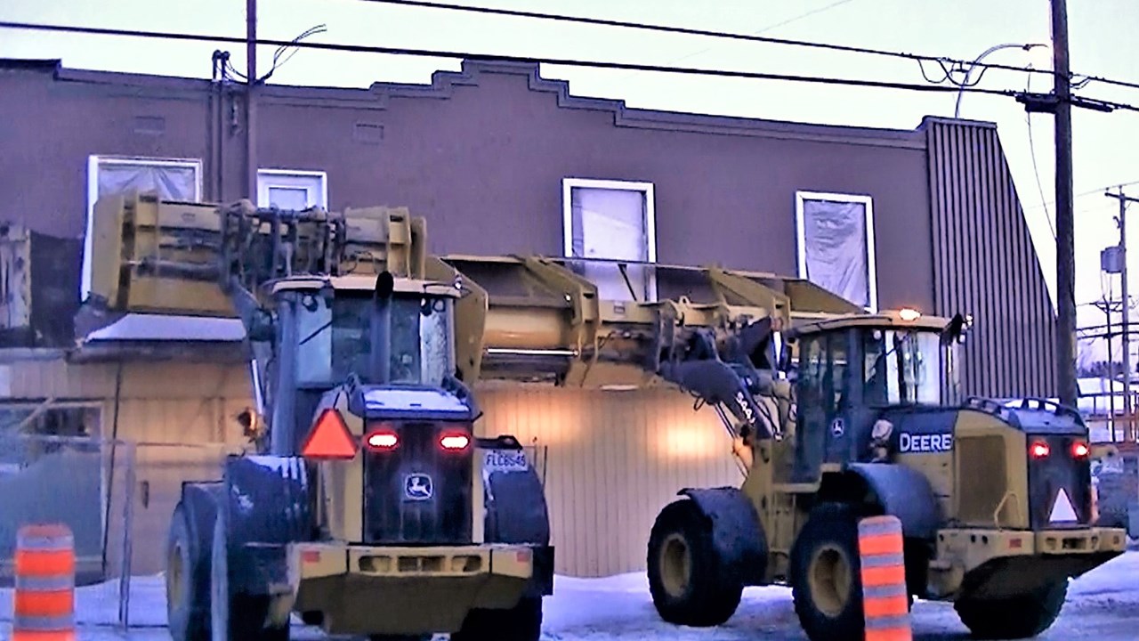 Normand DeLessard présente la démolition de l'ancien édifice de Meubles Jacques Veilleux