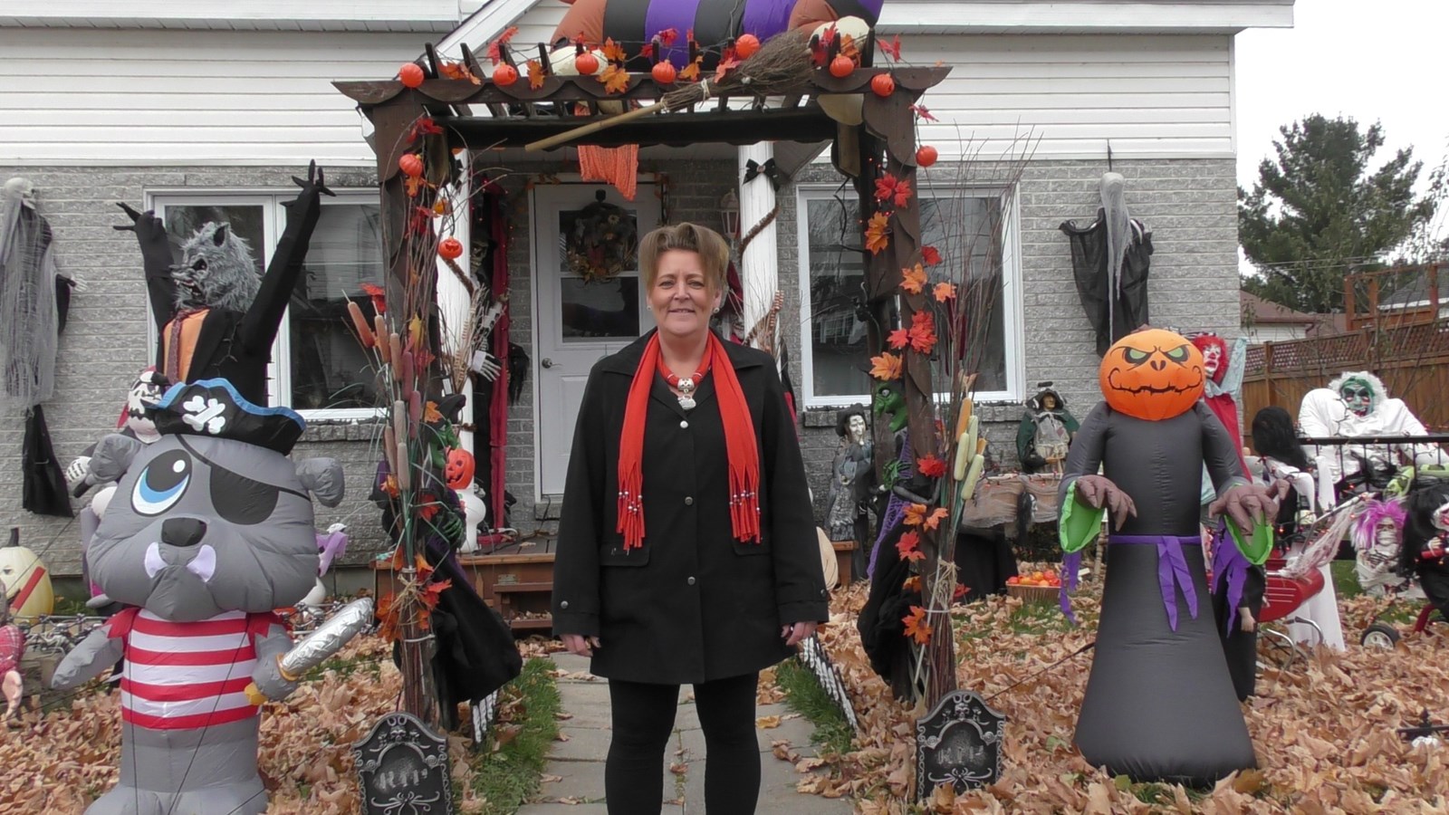 Normand DeLessard présente Nancy Vachon et sa passion pour l'Halloween