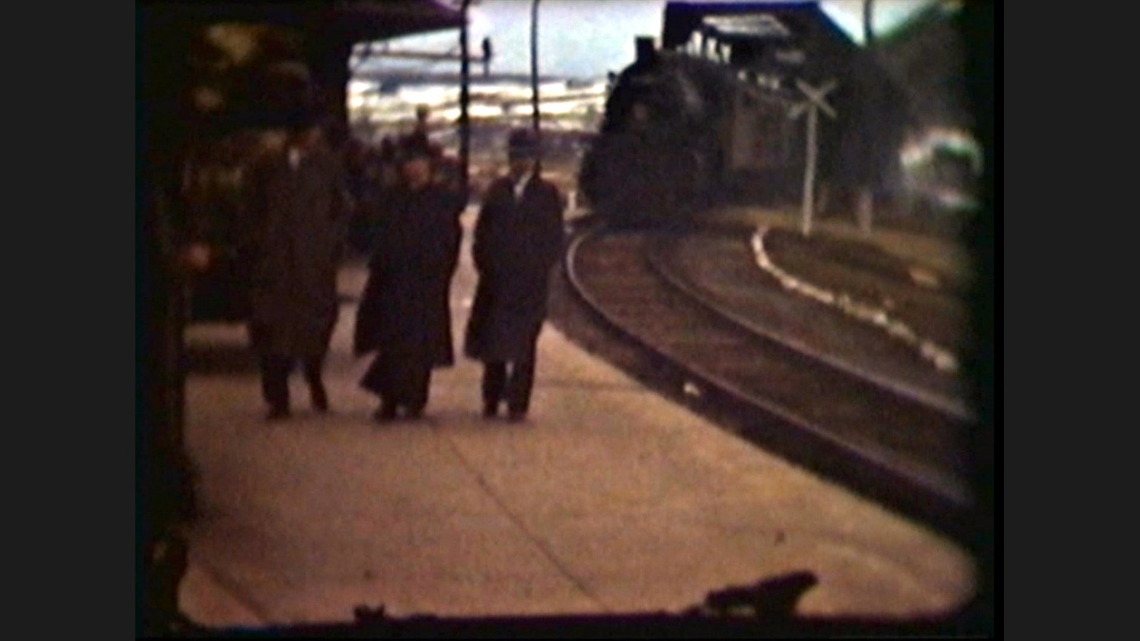 Normand DeLessard présente l'ancienne gare de Vallée Jonction en 1949