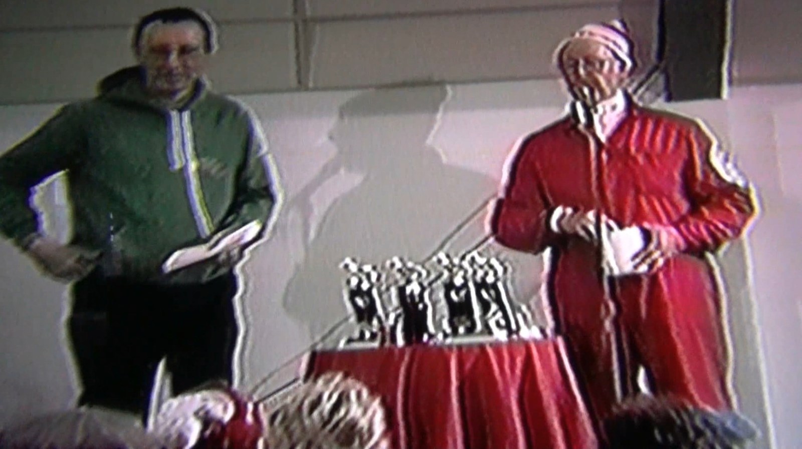 Normand DeLessard présente des courses de chiens à Notre-Dame-des-Pins en 1987