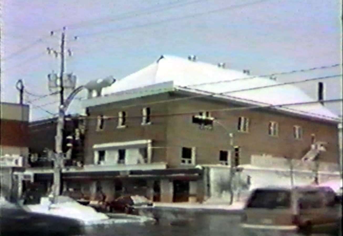 Normand DeLessard présente la démolition de l'ancien Salon du meuble de Saint-Georges