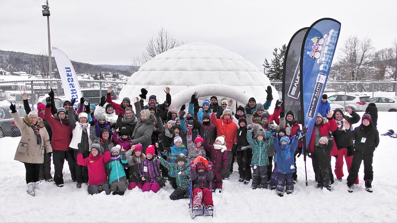 Normand DeLessard présente un combat de balles de neige Yukigassen à Beauceville