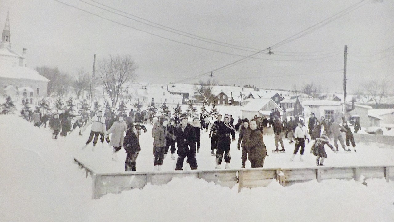 PATINAGE PUBLIC AU PARC BÉLAIR HIVER 1952-1953