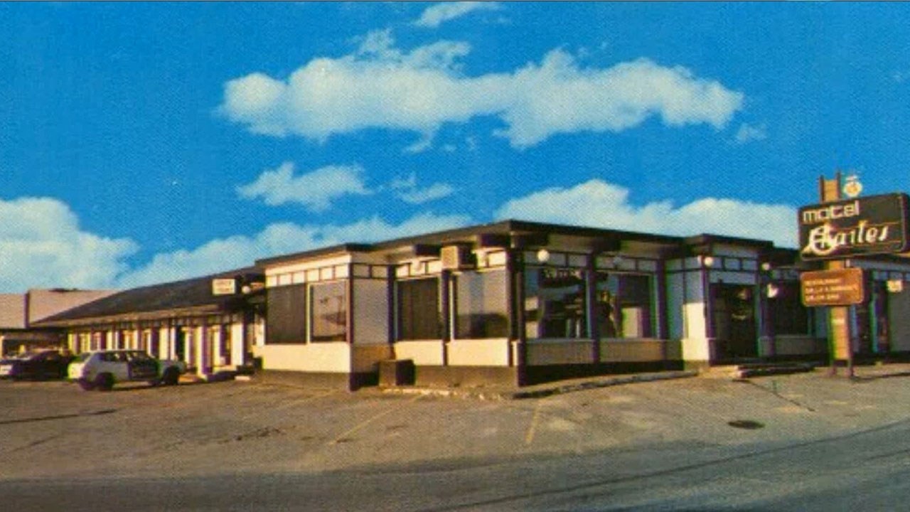 Normand DeLessard présente des souvenirs du Restaurant motel Charles de St-Georges