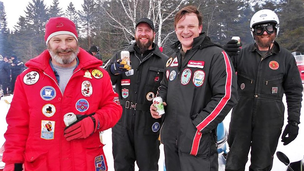 Exposition de motoneiges pour le 50e anniversaire de Boa Ski à La Guadeloupe 