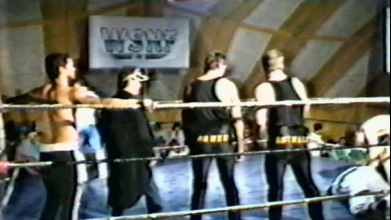 Normand DeLessard présente une vidéo de lutte filmée à Saint-Nicolas en 1988