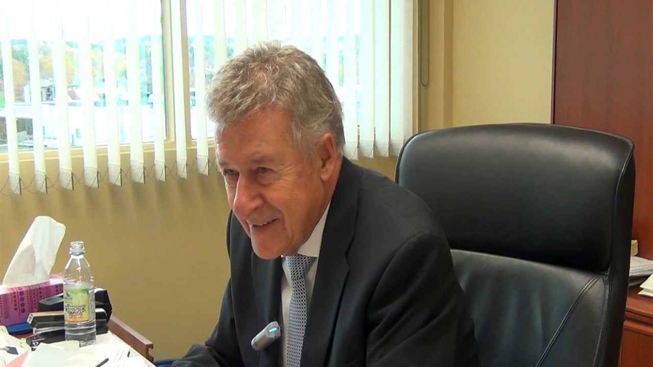 Normand DeLessard présente l'histoire de Gilles Bernier