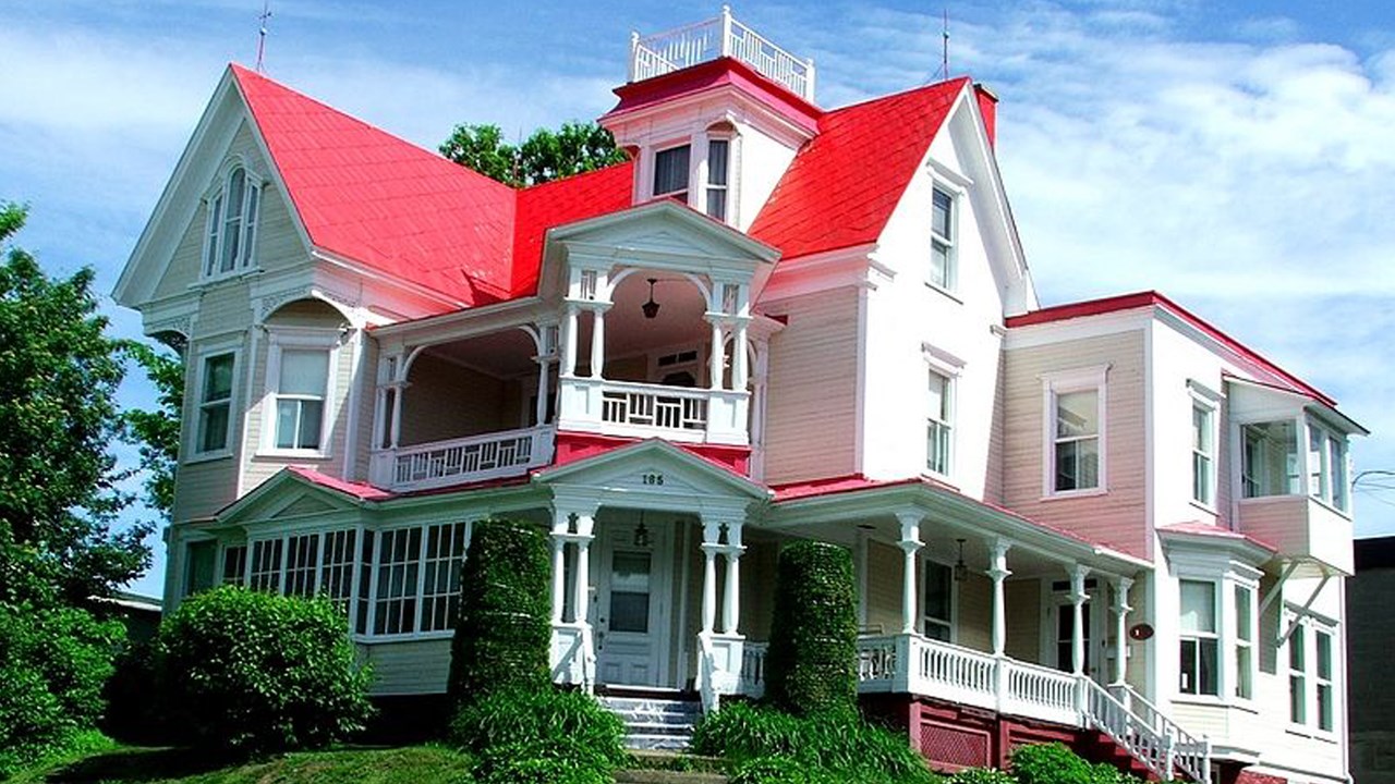 LA PLUS BELLE MAISON DE NOTRE VILLE