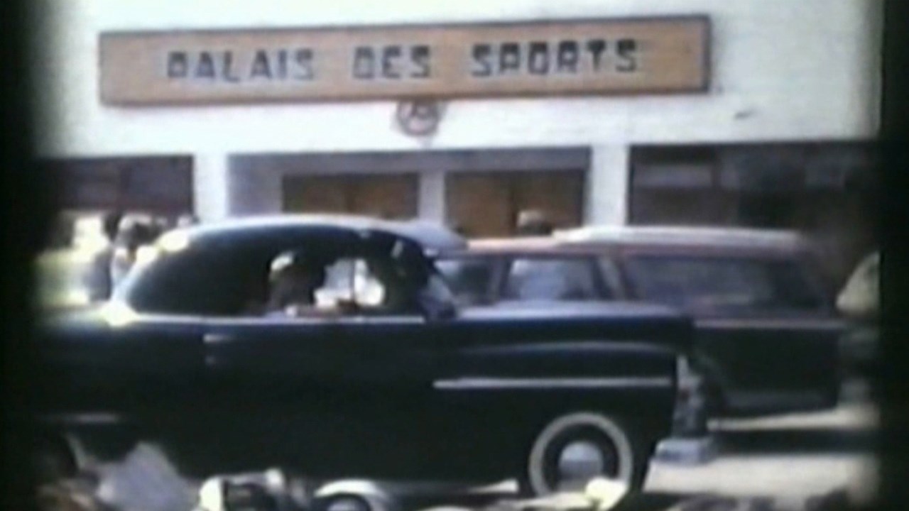 Normand DeLessard présente une exposition de voitures antiques en 1977