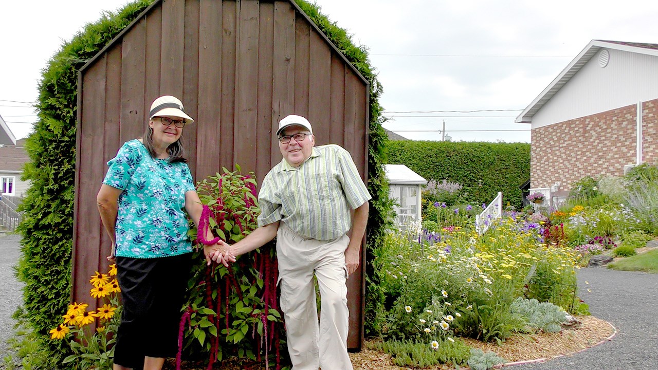 Normand DeLessard présente la passion des fleurs de Céline et de Gaston