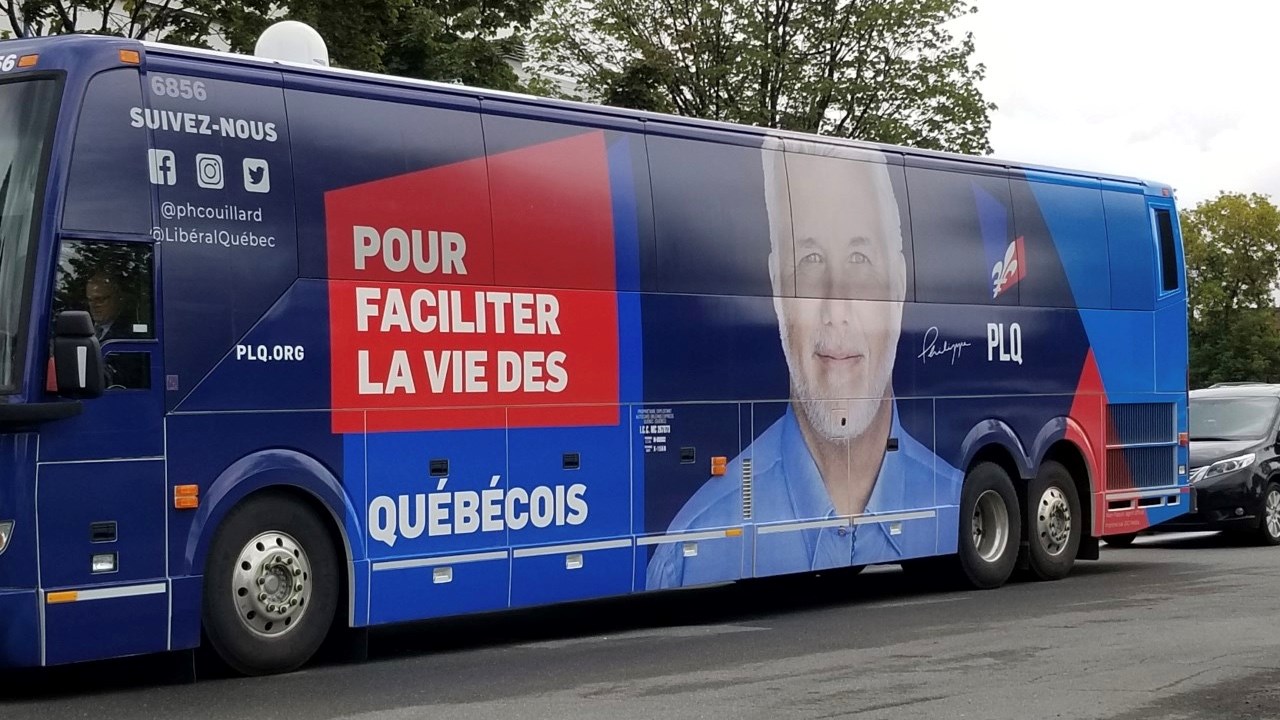 Philippe Couillard courtise les électeurs de St-Georges