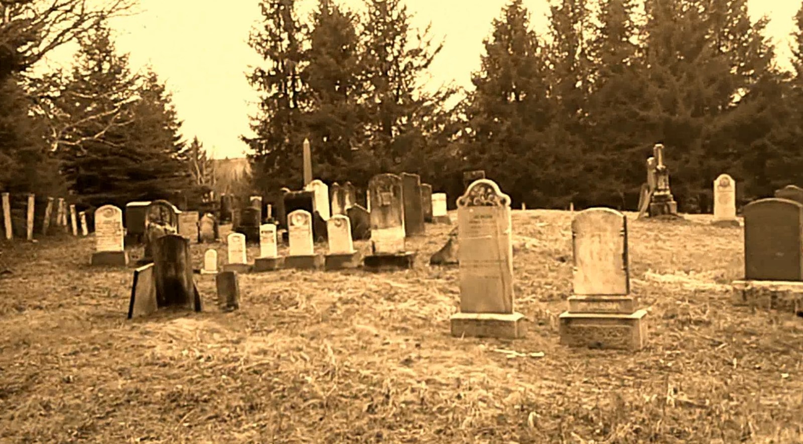 Normand DeLessard présente le cimetière Marlow de Saint-Théophile